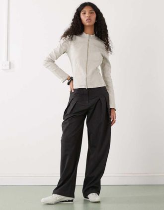 Weekday Giacca aderente color tortora chiaro con zip-Marrone