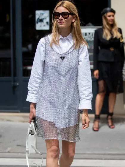 Cosa mettere sotto un vestito trasparente?