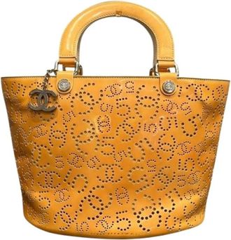 Chanel Pre-owned Handbags, female, Orange, Size: ONE SIZE Pre-owned No5 Patent Leather Tote Bag