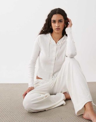 Cotton On Cardigan da casa traforato con cappuccio e pantaloni color latte di cocco-Bianco