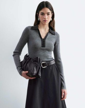 & Other Stories polo in pura lana lavorato a maglia con colletto in tessuto grigio scuro