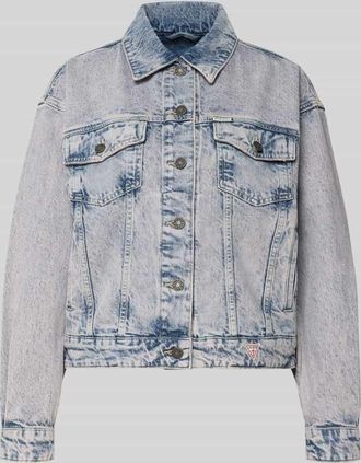 Guess Oversized Jeansjacke mit Brusttaschen und Label-Patch in Hellblau, Gr&ouml;&szlig;e XS