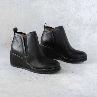 Söfft Womens Emeree Bootie In Black
