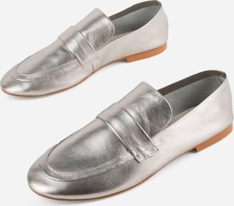 Intentionally blank Womens Perm Metallic Loafer In Mercury