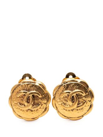 Chanel 1970-1980 CC Gold Plated Round Clip on Earrings costume earrings - Oro