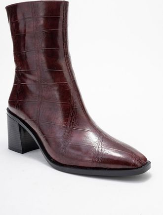 Prologue Chara Blokhak Enkellaars