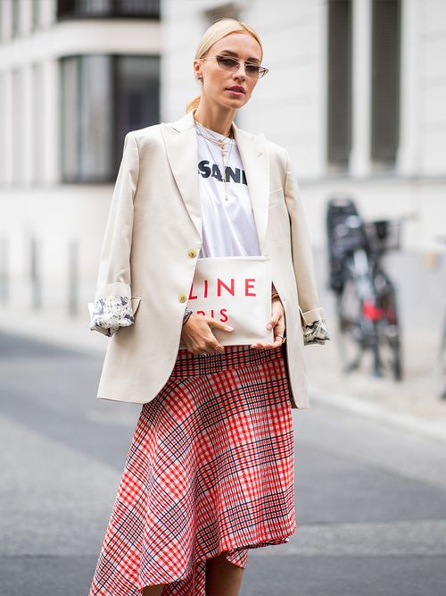 Chronically late? It's time to read our guide to five super-quick yet super-stylish office looks that will have you out the door in no time.