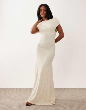 Missy Empire Vestito lungo color crema a coste con spalle drappeggiate e asimmetriche-Bianco