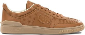 Valentino Garavani Upvillage Perforated Leren Sneakers - Heren - Sneakers - Bruin - 41 1/2 EU - Schoenen