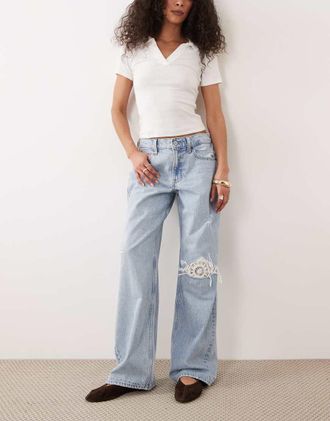 Abercrombie & Fitch Jeans ampi a vita bassa con strappi alluncinetto lavaggio azzurro-Blu