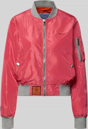 Original Bombers Bomberjacke mit Label-Patch und Rei&szlig;verschlusstasche am &Auml;rmel in Hellrot, Gr&ouml;&szlig;e XL