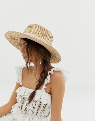 Asos Leichter, gr&ouml;&szlig;enverstellbarer, nat&uuml;rlicher Strohhut mit hellem Band-Braun