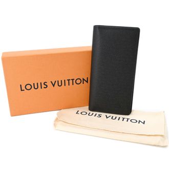 Louis Vuitton Black Taiga Leather (Pre-Owned)
