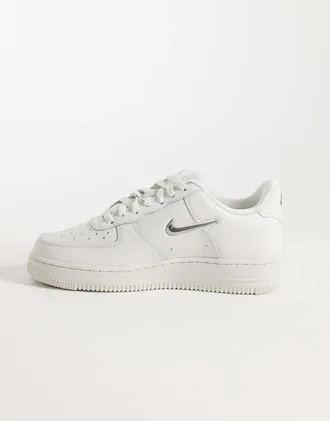Nike Air Force 1 07 sneakers color crema con swoosh metallizzato-Bianco