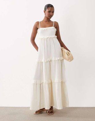 Asos Vestito midi a balze con spalline sottil in tessuto stropicciato color crema con finiture in pizzo-Bianco