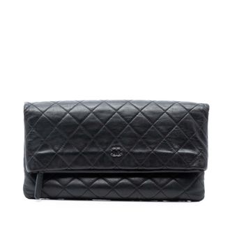 Chanel Tweedehands Gequilted Lamsleer Cc Beauty Foldover Clutch
