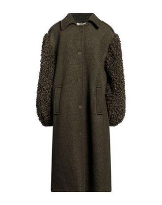 Tu Liz&eacute; Coats