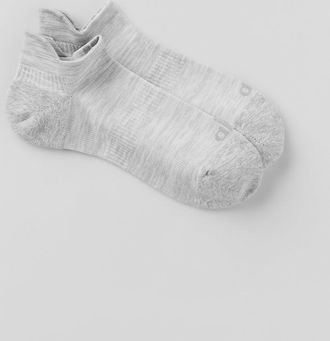 Alo | Performance Tab Socks in Athletic Heather Grey, Size: Medium