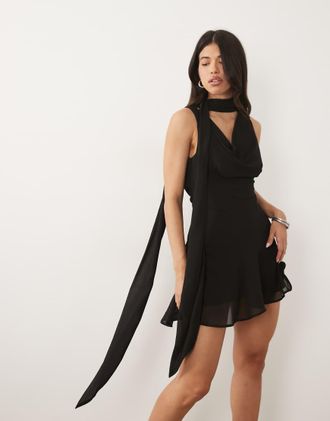 Never Fully Dressed Sophie - Vestito corto in chiffon nero con scollo ad anello e foulard rimovibile