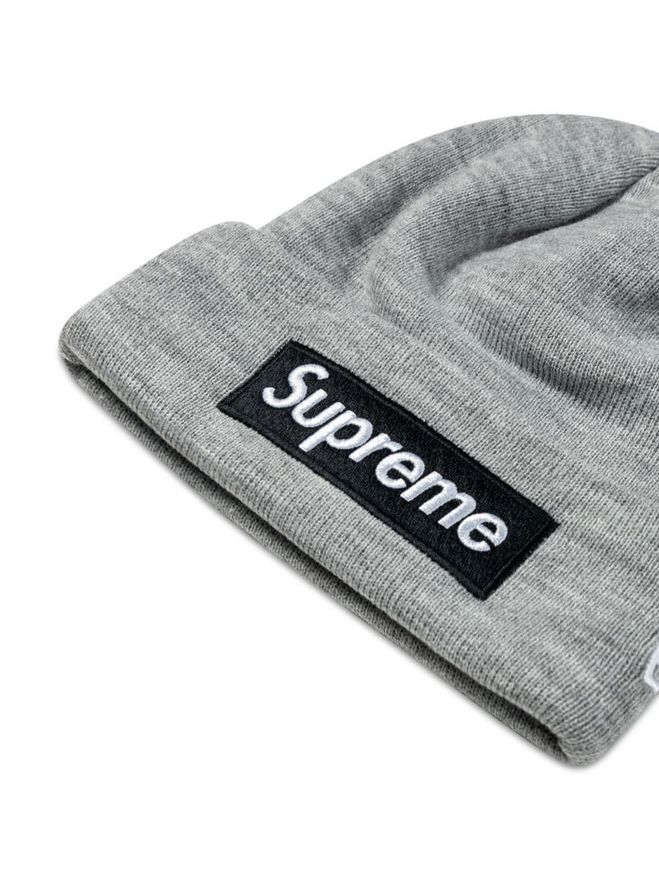 SUPREME x New Era Box Logo knitted beanie - Grey from £109.00 - on