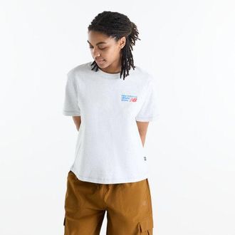 New Balance Mujer Athletics Premium Logo Hip Length Relaxed T-Shirt en Gris, Algod&oacute;n, Talla 2XL