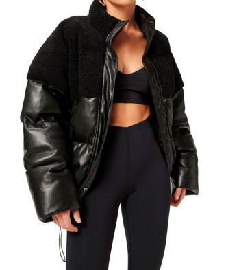 Good American Sherpa Mix Cocoon Puffer Jacket In Black