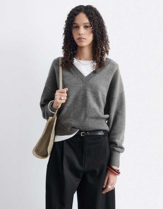 & Other Stories maglione lavorato a maglia con scollo a V grigio