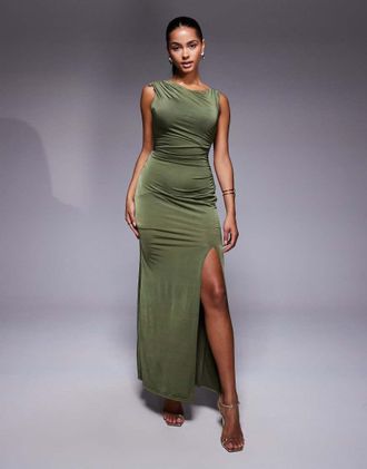 Tfnc Vestito verde oliva con spalla scoperta, gonna al polpaccio e spacco sulla coscia