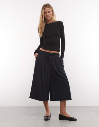 Collusion jorts ampi a righe con vita elasticizzata navy-blu navy