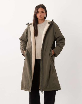 Asos spolverino lungo impermeabile con fodera in pile borg color khaki-Verde
