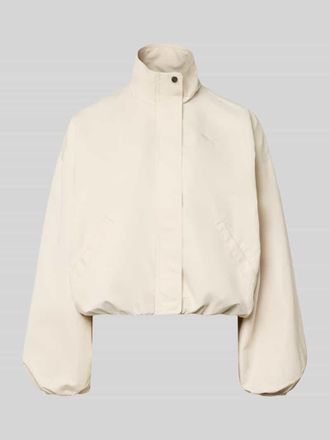 Puma Bomberjacke mit Stehkragen und Logo-Print in Weiss, Gr&ouml;&szlig;e XL