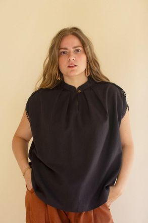 Kalalou High-Neck Short-Sleeve Blouse W Flat Pom-Pom Lace -Midnight
