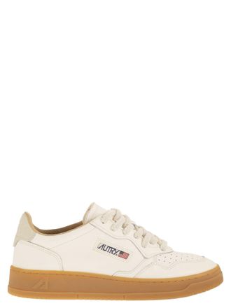 Autry Medalist lage leren sneakers met rubberen zool