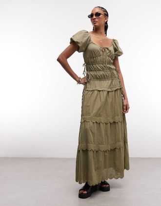 Daisy Street vestito lungo con arricciature e dettagli in broderie color oliva-Verde