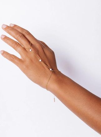 Set & Stones Bobbi Pearl Hand Chain