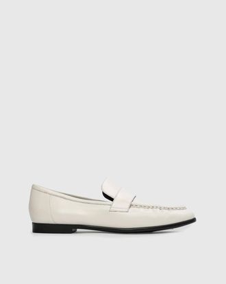 Black Suede Studio Womens Arrow Leather Loafer In Coconut