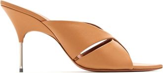 Amina Muaddi Su&egrave;de Muiltjes in Latte Kleur - Dames - Muiltjes - Beige - 38 1/2 EU - Su&egrave;de - Schoenen