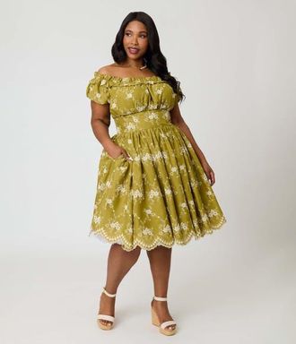 Unique Vintage Plus Size 1950s Off The Shoulder Ruffle Swing Dress in Green W/Floral Print at Nordstrom, Size 4X