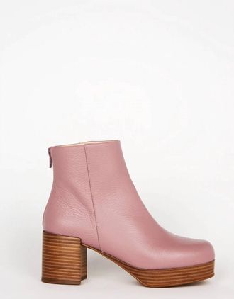 Intentionally blank Womens Speed Boots In Lilac