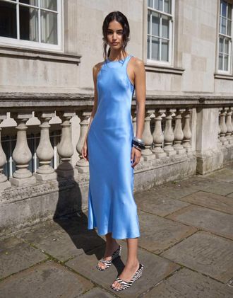 & Other Stories Vestito midi in raso blu con taglio sbieco