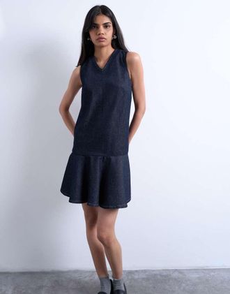 Topshop Vestito corto in denim blu indaco lavaggio risciacquato con scollo a V e peplo
