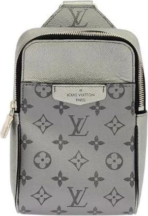 Louis Vuitton Vintage, unisex, Grijs, ONE Size, Leer, Pre-owned Taiga Rama Outdoor Sling Bag