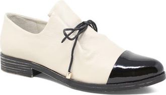 Django & Juliette Kotty Lace Flat in Black Almond/Patent Leather at Nordstrom, Size 41