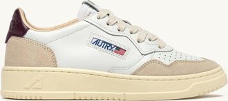 Autry MEDALIST LOW SNEAKERS IN WHITE LEATHER AND FIG SUEDE