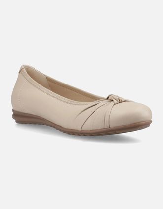Hush Puppies Womens Hush Puppies Lilith Leather Womens Cream Standard Flats - Size: 5