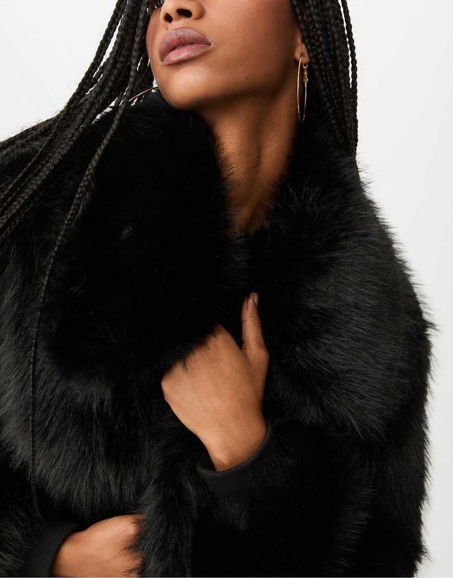 Stradivarius Veste zippée en fausse fourrure Noir dès 69,99