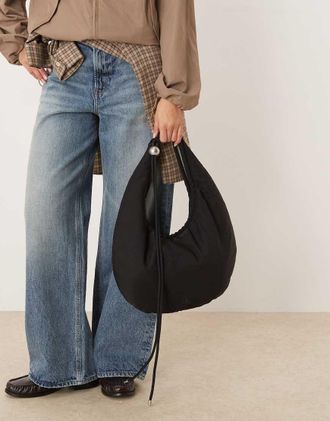 Calvin Klein Borsa a mezzaluna in nylon a coste nera-Nero