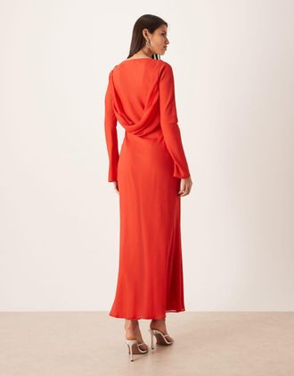 Asos Vestito lungo in chiffon rosso con scollo ad anello sul retro