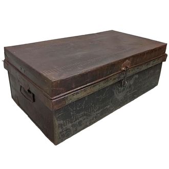 Wanderlust Deco Maleta De Metal Acabado Artesanal Marr&oacute;n 67x37x25h Cm