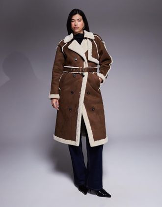 Aria Cove Cappotto taglio lungo in camoscio sintetico con finiture in montone e cintura color cioccolato e panna-Marrone